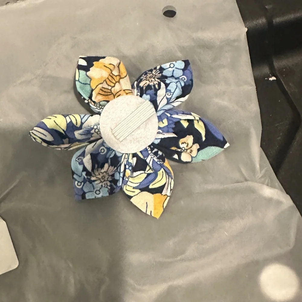 NWT Cute Floral Leash, Collar and Bow Set